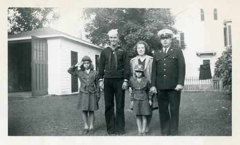 Patriotic family, 1943