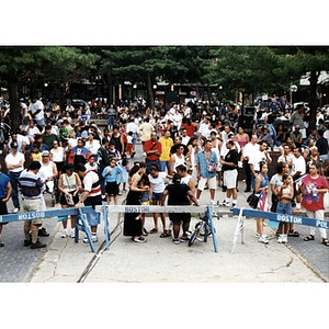 Crowds fill the plaza at Festival Betances 1999.
