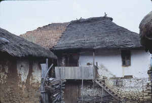 House and barn in Volce