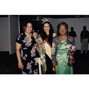 Yaritza Gonzalez, Miss Festival Puertorriqueño 1996, poses with Carmen Pola and another woman