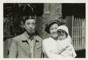 Tasuke Yuasa and daughter photograph (1967)