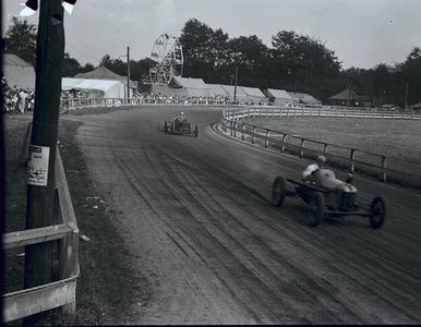 View of a car race, Topsfield, Mass., 1933