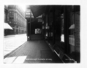 Sidewalk at Filene's Store, 497 Washington Street, Boston, Mass., October 1904