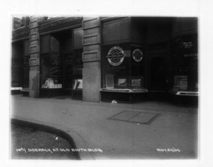 Sidewalk at Old South Building, sec.5, 300 Washington St., Boston, Mass., November 20, 1904