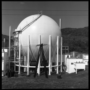 Yankee Atomic: view of the spherical containment building