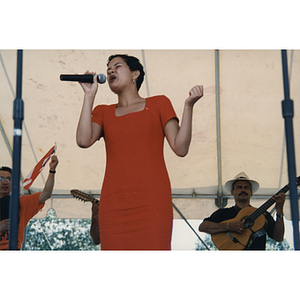 A woman sings for an audience at the Festival Puertorriqueño