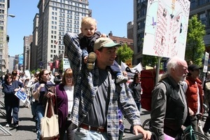 Long line of marchers, one with a child on his shoulders, during the protest against the war in Iraq