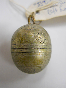 European egg form spice box, 18th - 19th century