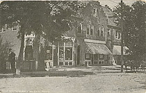 Beacon Street, Waban