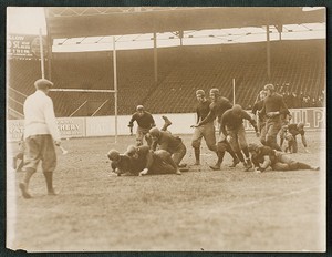 Charlie Fitzgerald carrying ball