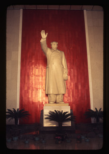 Nanjing Yangtze River Bridge -- statue of Mao
