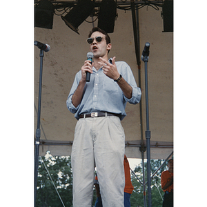 A man gestures while speaking into a microphone at the Festival Puertorriqueño