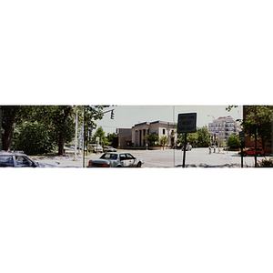 Cars waiting at the intersection of Longwood Avenue and Riverway