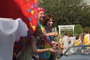 Parade watchers : Provincetown Carnival parade