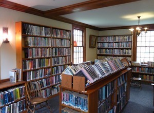 Munson Memorial Library: interior of the library