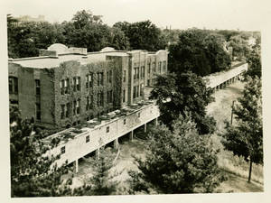 Enclosed walkway passing behind the Administration Building (c. 1946)