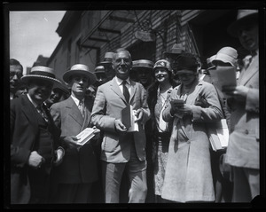 Upton Sinclair and supporters outside public hearing on censorship of his novel Oil!