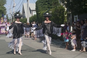 Parade marchers with grand piano headresses : Provincetown Carnival parade