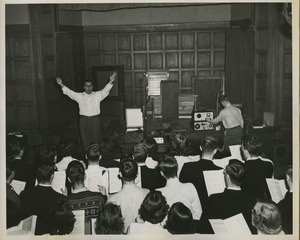 Doric Alviani conducting a choir