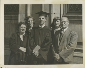 Bernice Kahn with unidentified graduate and family members