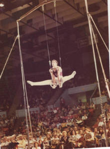 Mike Viola performing on the Rings in the 1978 SC Homeshow