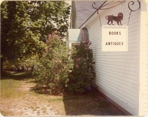 Entrance to the Common Reader Bookshop, with sign reading 'Books Antiques'