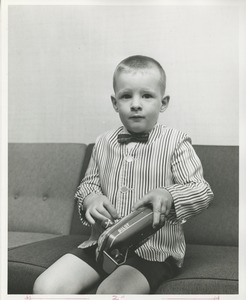 A young boy uses his new prosthetic hand