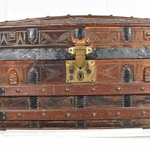 Trunk, with tray and flower inserts