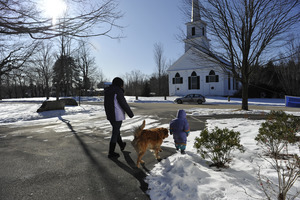 Mother, child, and golden retriever in the show in front of the New Salem Public Library, with 1794 Meeting House (First Congregational Church) in background