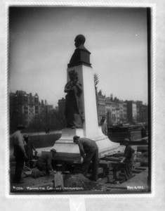 Moving the Collins Monument, Commonwealth Avenue, Boston, Mass.