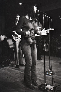 Linda Ronstadt at Paul's Mall: Ronstadt performing with Gib Guilbeau on guitar, possibly John Beland in back