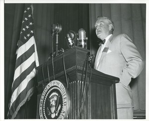 Bruce Barton gives a speech at the 1953 President's Trophy award ceremony