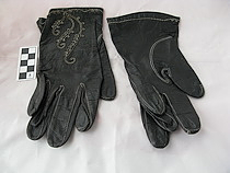 Woman's Short Leather Gloves
