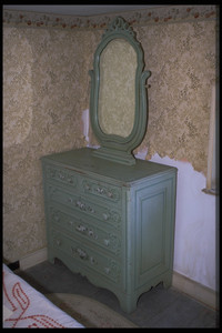 Chest of drawers