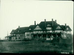 Exterior view of the Moen-Hutchens-Brewer House, Shrewsbury, Mass., undated