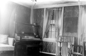 John Hicks House, 64 Dunster St., Cambridge, Mass., Bedroom.