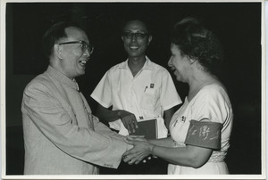 Shirley Graham Du Bois shaking hands with Guo Morou.