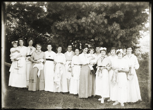 Group of women (Greenwich, Mass.)