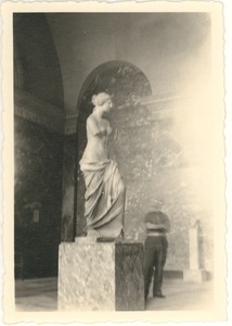 May own indoor time: snap of Venus de Milo, Louvre, Paris