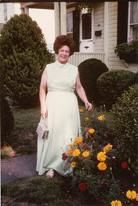 Deolinda Mello, posing with flowers